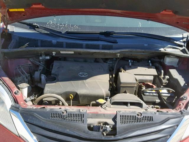 5TDKK3DC1BS015101 - 2011 TOYOTA SIENNA LE RED photo 7