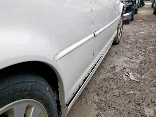 WBABS53462JU92381 - 2002 BMW 330 CI WHITE photo 9