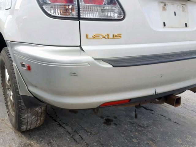 JTJHF10UX10175882 - 2001 LEXUS RX 300 WHITE photo 9