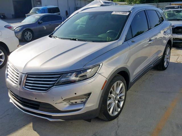 5LMCJ3C99GUJ18405 - 2016 LINCOLN MKC RESERV SILVER photo 2