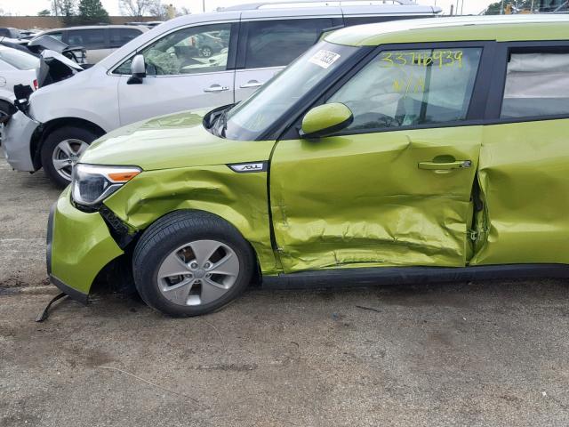 KNDJN2A21G7869001 - 2016 KIA SOUL GREEN photo 9