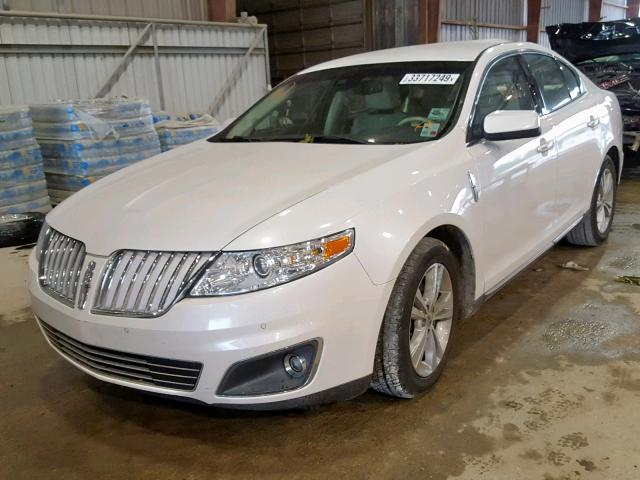 1LNHL9DR3AG611622 - 2010 LINCOLN MKS WHITE photo 2