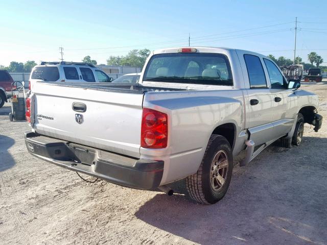 1D7HE38KX8S561601 - 2008 DODGE DAKOTA SXT SILVER photo 4