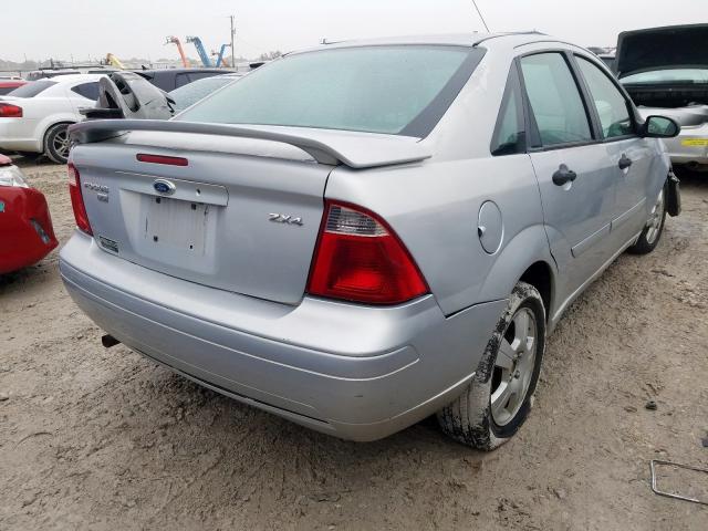 1FAFP34NX5W205123 - 2005 FORD FOCUS ZX4  photo 4