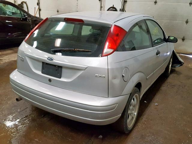 3FAFP31N55R158834 - 2005 FORD FOCUS ZX3 SILVER photo 4