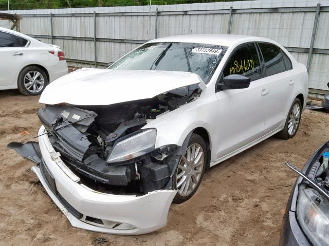 3VW2K7AJ8DM391420 - 2013 VOLKSWAGEN JETTA BASE WHITE photo 2