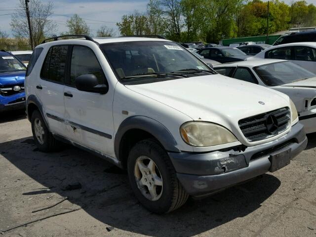 4JGAB54E1WA012111 - 1998 MERCEDES-BENZ ML 320 WHITE photo 1