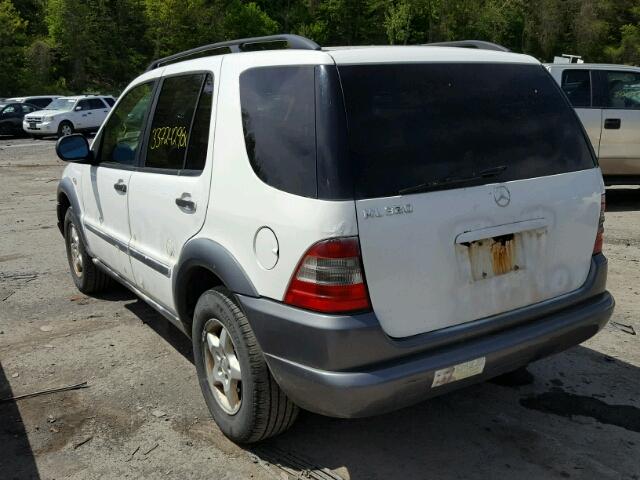 4JGAB54E1WA012111 - 1998 MERCEDES-BENZ ML 320 WHITE photo 3