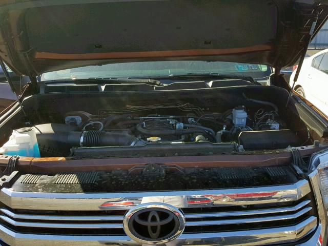 5TFAY5F14GX527566 - 2016 TOYOTA TUNDRA CRE BROWN photo 7