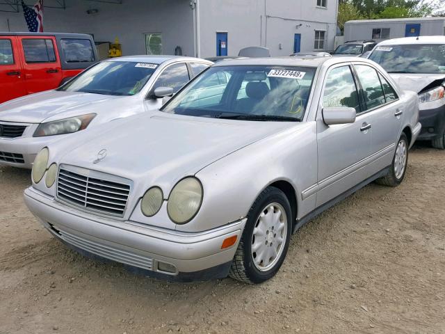 WDBJF65H0XA739098 - 1999 MERCEDES-BENZ E 320 GRAY photo 2