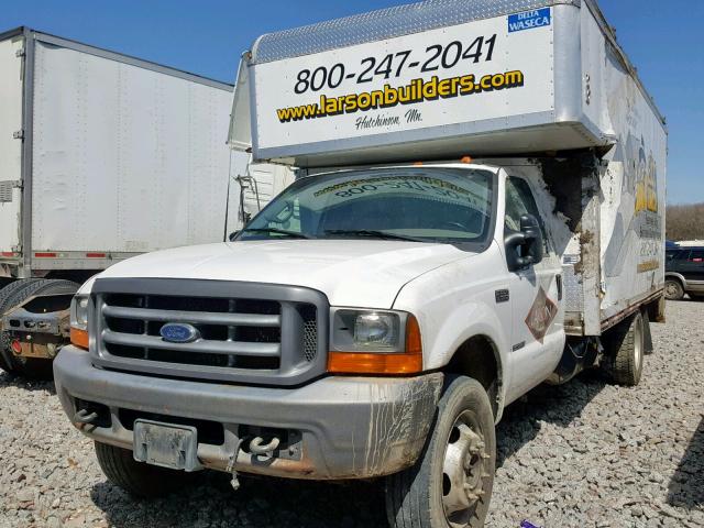 1FDAF56F0YED34454 - 2000 FORD F550 SUPER WHITE photo 2