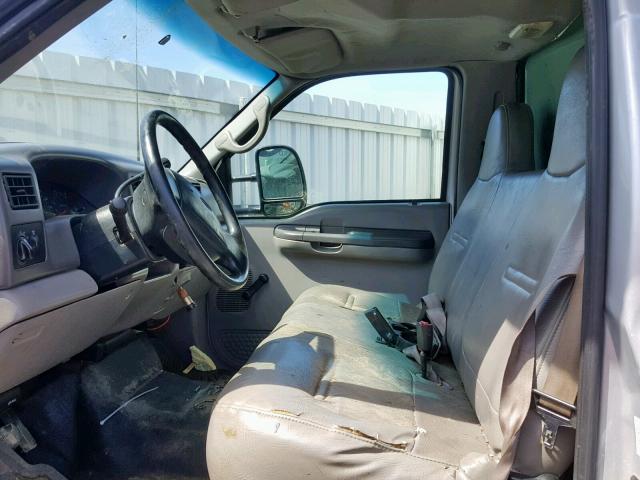 1FDAF56F0YED34454 - 2000 FORD F550 SUPER WHITE photo 5