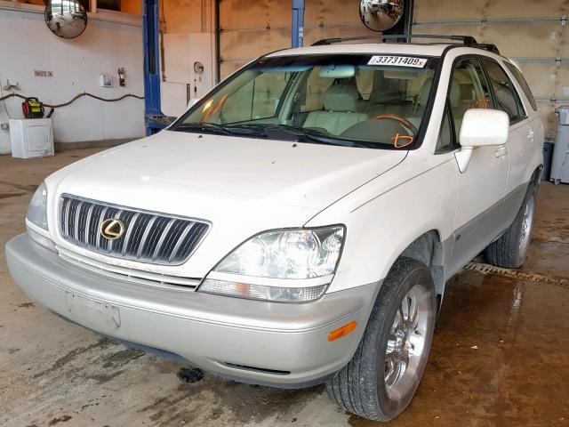 JTJHF10U620258310 - 2002 LEXUS RX 300 WHITE photo 2