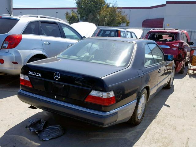 WDBEA52E3PB854633 - 1993 MERCEDES-BENZ 300 CE BLACK photo 4