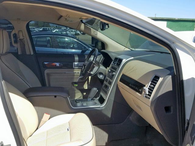 2LMDU68C18BJ40818 - 2008 LINCOLN MKX WHITE photo 5