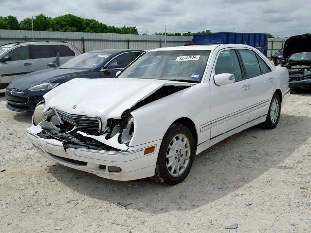 WDBJF65J81B173972 - 2001 MERCEDES-BENZ E 320 WHITE photo 2