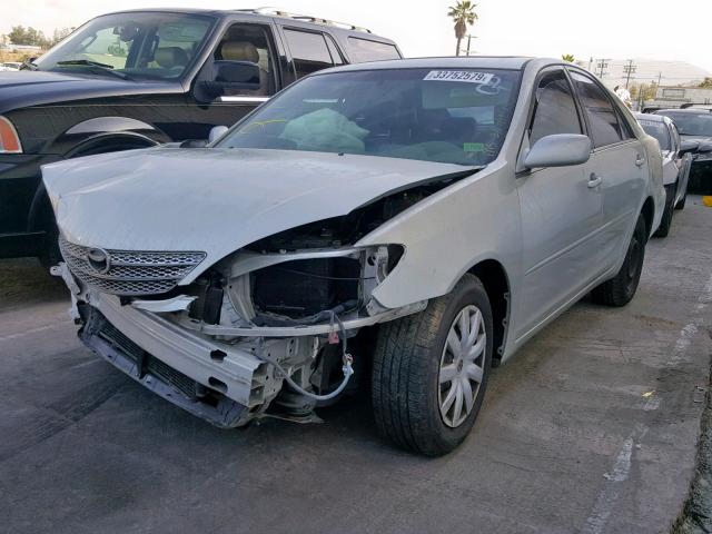 JTDBE32K320017291 - 2002 TOYOTA CAMRY LE SILVER photo 2