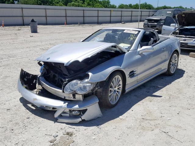 WDBSK71F88F140383 - 2008 MERCEDES-BENZ SL 550 SILVER photo 2