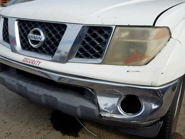 1N6AD07U56C449843 - 2006 NISSAN FRONTIER C WHITE photo 9