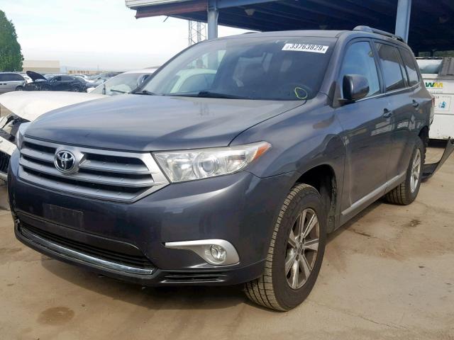 5TDBK3EH1DS260669 - 2013 TOYOTA HIGHLANDER GRAY photo 2