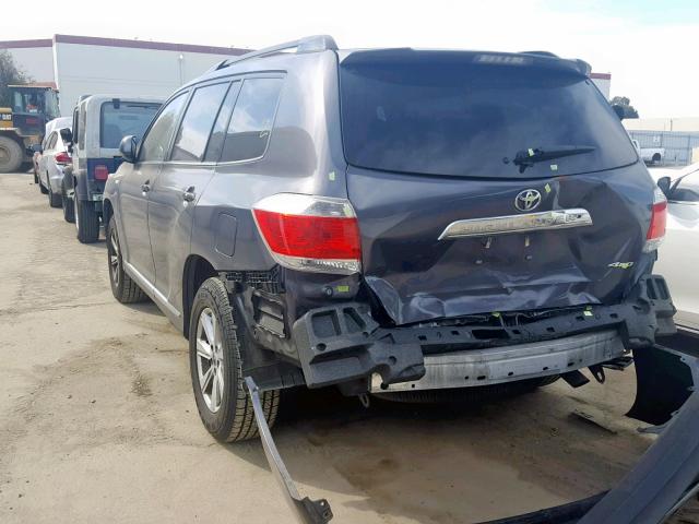 5TDBK3EH1DS260669 - 2013 TOYOTA HIGHLANDER GRAY photo 3