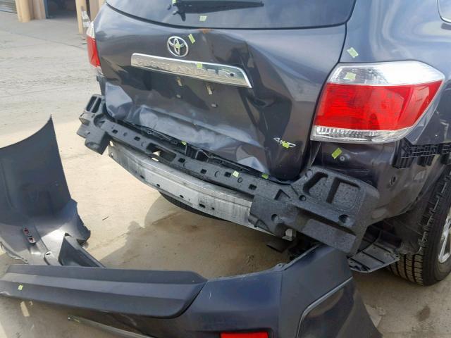 5TDBK3EH1DS260669 - 2013 TOYOTA HIGHLANDER GRAY photo 9