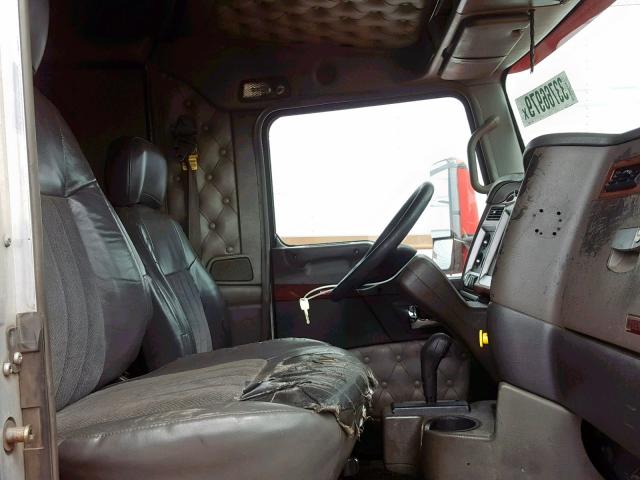 1NKAHT7X67J193808 - 2007 KENWORTH CONSTRUCTI RED photo 5