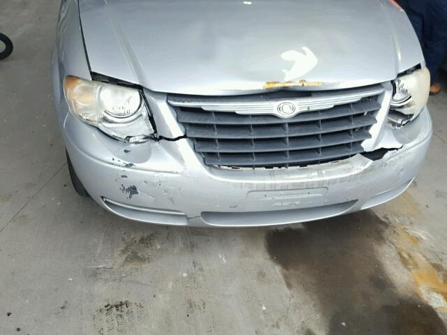 2A4GP44R86R873160 - 2006 CHRYSLER TOWN & COU SILVER photo 9