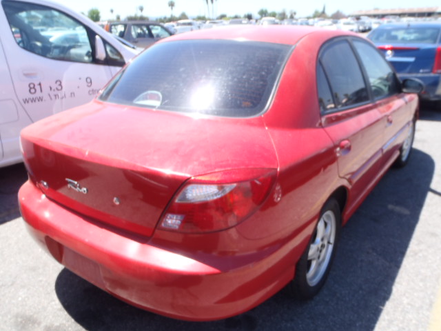 KNADC123226165423 - 2002 KIA RIO RED photo 4