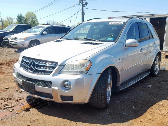 4JGBB77E38A361544 - 2008 MERCEDES-BENZ ML 63 AMG SILVER photo 2