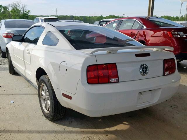 1ZVFT80N365126311 - 2006 FORD MUSTANG WHITE photo 3