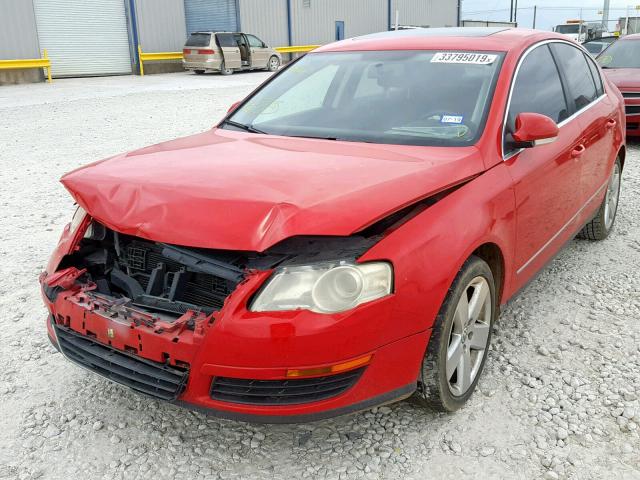 WVWAK73C88E016992 - 2008 VOLKSWAGEN PASSAT KOM RED photo 2