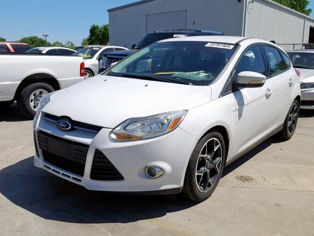 1FADP3K23EL282109 - 2014 FORD FOCUS SE WHITE photo 2