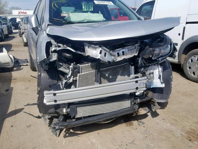 3GNCJKSB0JL387021 - 2018 CHEVROLET TRAX LS SILVER photo 9