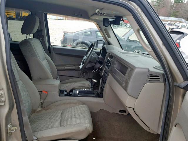 1J8HG48K06C157717 - 2006 JEEP COMMANDER GOLD photo 5