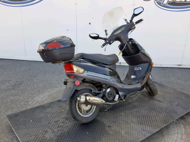 LL0TCAPH7GY662469 - 2016 YONG SCOOTER BLACK photo 4