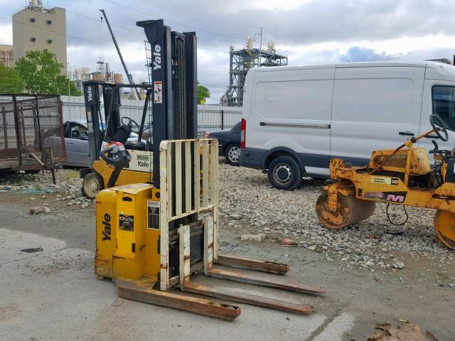 B895N02196H - 2011 YALE FORKLIFT YELLOW photo 1