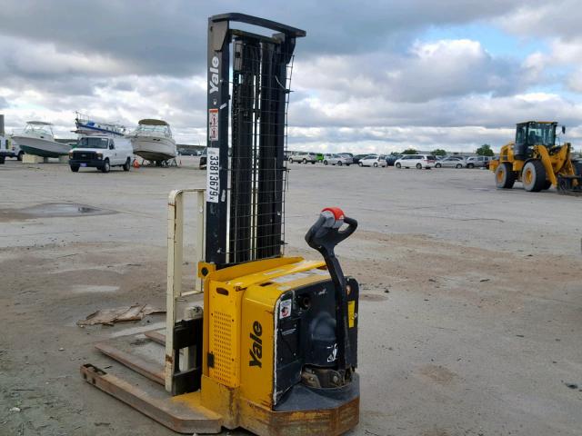 B895N02196H - 2011 YALE FORKLIFT YELLOW photo 3