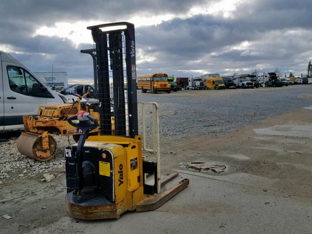 B895N02196H - 2011 YALE FORKLIFT YELLOW photo 4