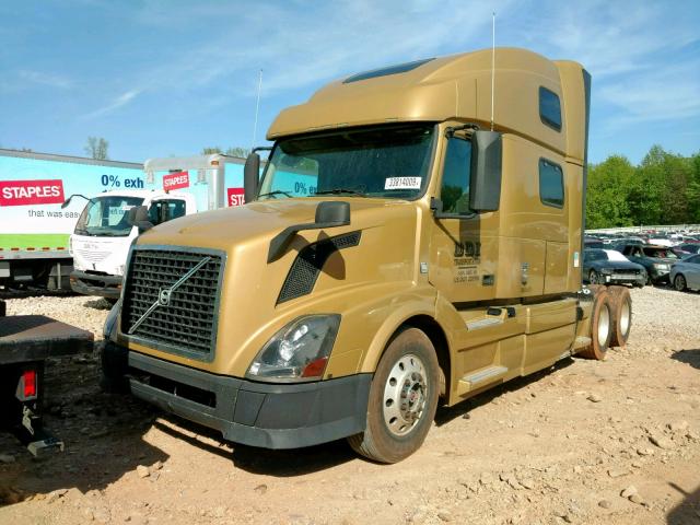 4V4NC9EH1DN536470 - 2013 VOLVO VN VNL GOLD photo 2