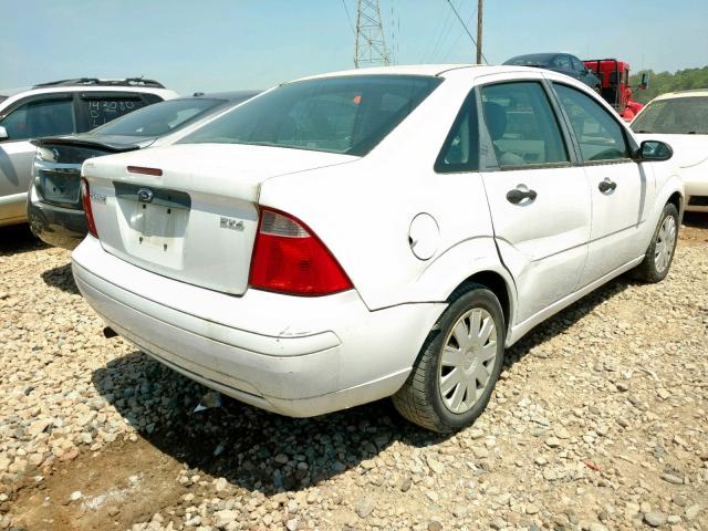 1FAFP34N05W196545 - 2005 FORD FOCUS ZX4 WHITE photo 4