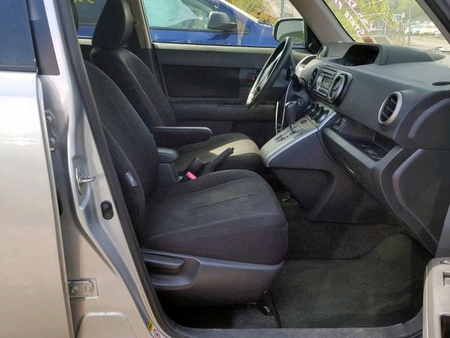 JTLZE4FE2A1115136 - 2010 TOYOTA SCION XB SILVER photo 5