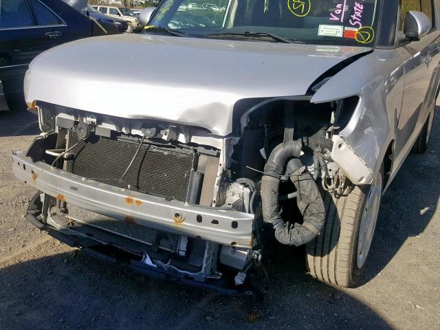JTLZE4FE2A1115136 - 2010 TOYOTA SCION XB SILVER photo 9