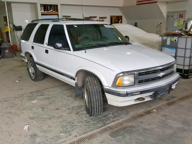 1GNDT13W6V2202374 - 1997 CHEVROLET BLAZER WHITE photo 1