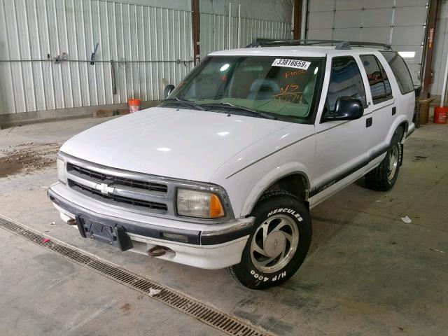 1GNDT13W6V2202374 - 1997 CHEVROLET BLAZER WHITE photo 2