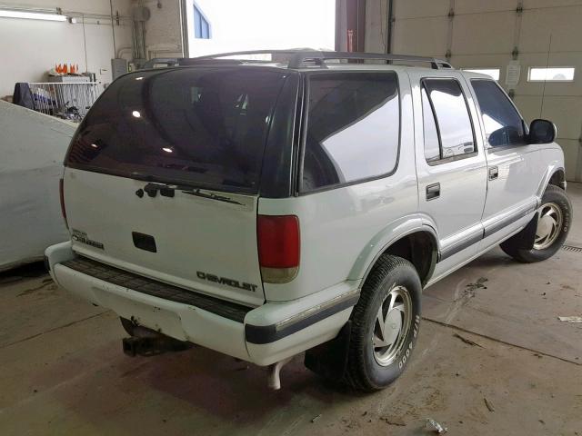 1GNDT13W6V2202374 - 1997 CHEVROLET BLAZER WHITE photo 4