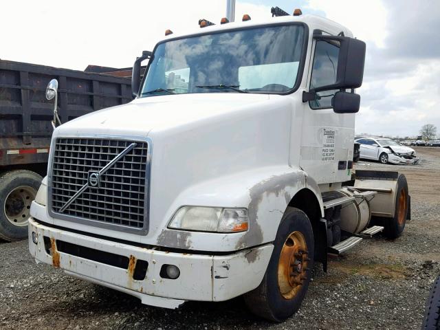 4V4M19GF54N369723 - 2004 VOLVO VN VNM WHITE photo 2