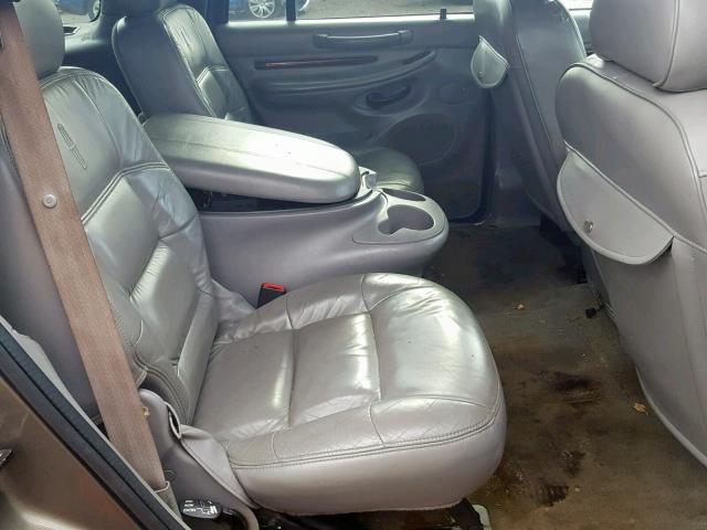 5LMFU28RX2LJ10271 - 2002 LINCOLN NAVIGATOR Beige photo 6