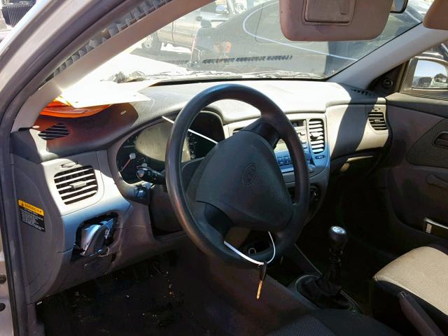 KNADE123266137329 - 2006 KIA RIO SILVER photo 9