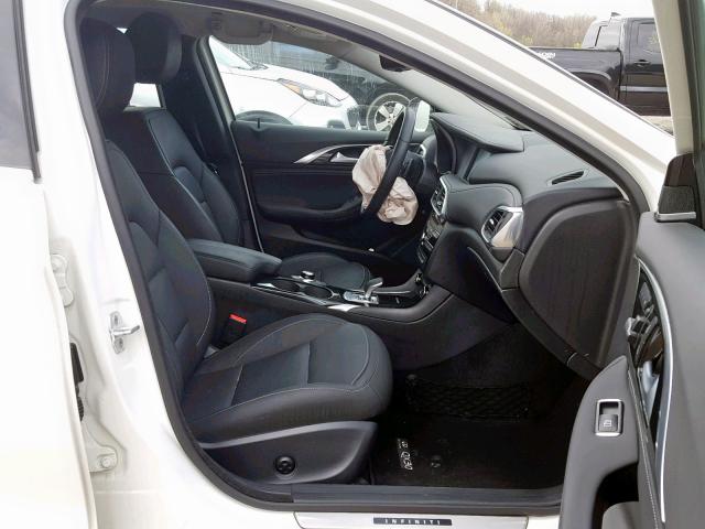 SJKCH5CR4HA031316 - 2017 INFINITI QX30 BASE WHITE photo 5